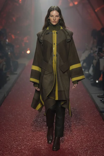 Look 9